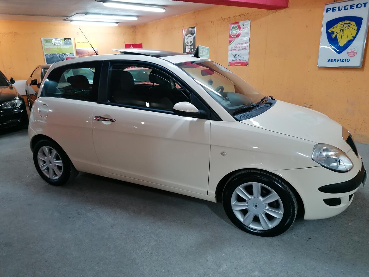 Lancia Ypsilon 1.4 16V Platino