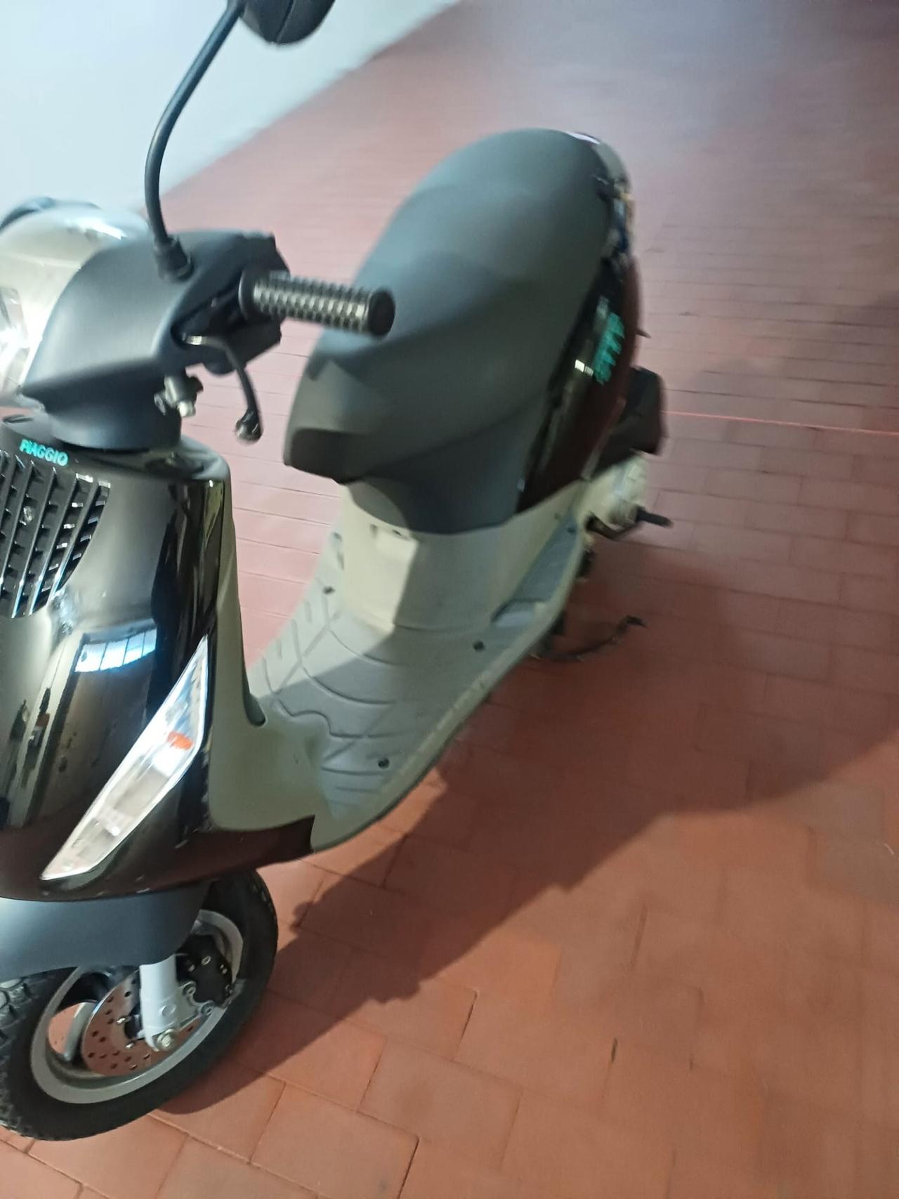 Piaggio Zip +