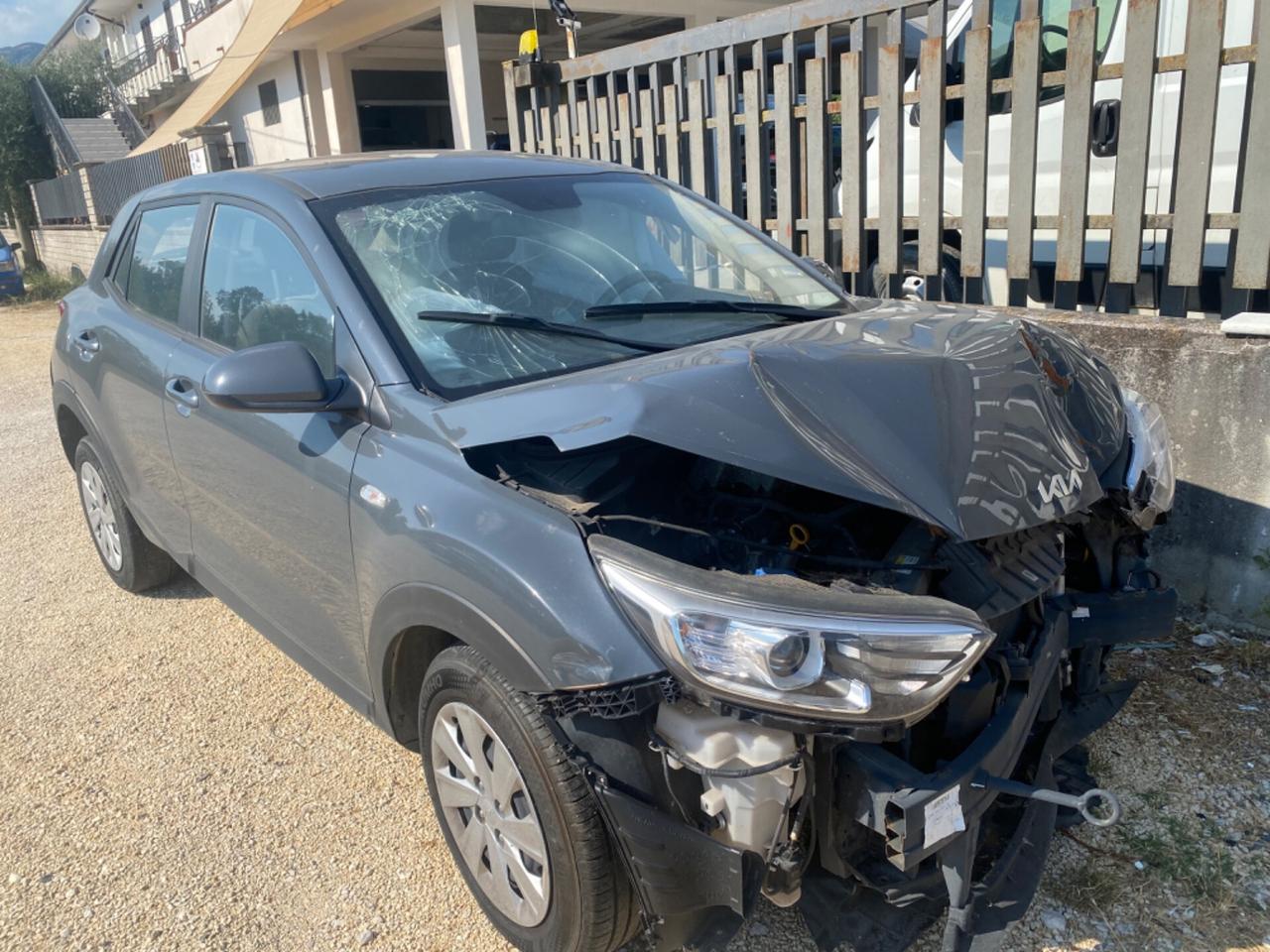 Kia Stonic 1.2 DPI Urban incidentata