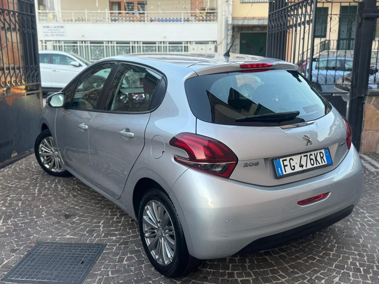 Peugeot 208 PureTech 82 5p. GPL Allure