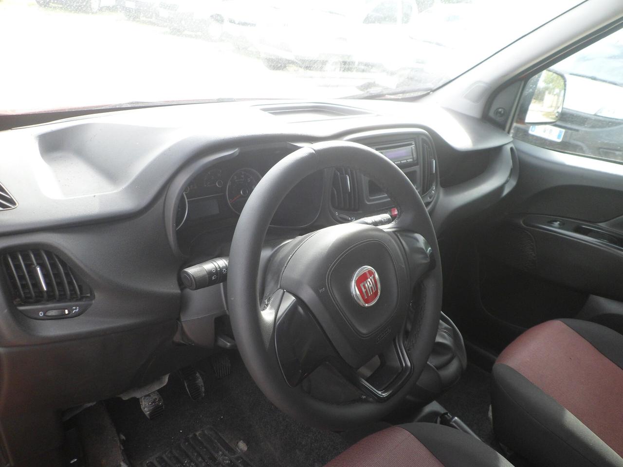 Fiat Doblo 5 posti autocarro