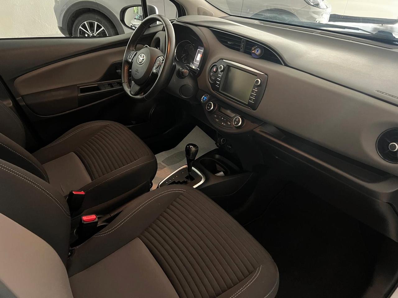 Toyota Yaris 1.5 Hybrid Business - 2019