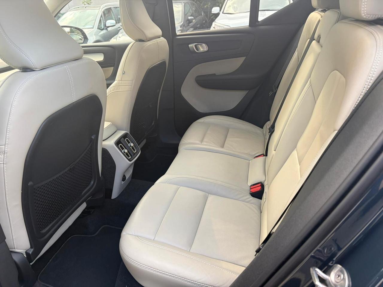 Volvo XC40 T2 Momentum Pro*EURO6*NEOPATENTATI