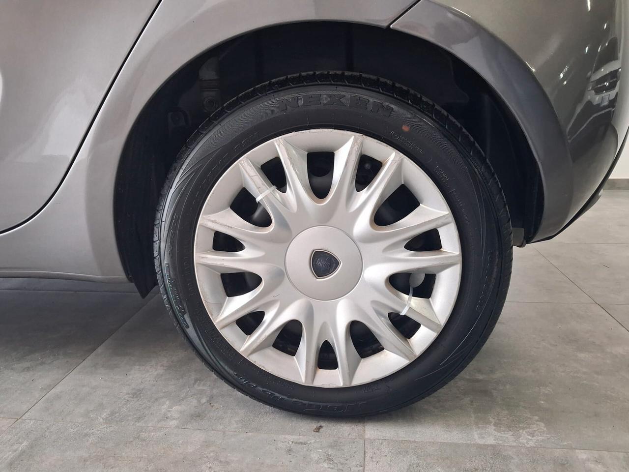 Lancia Ypsilon 1.2 69 CV 5 porte GPL Ecochic Platinum