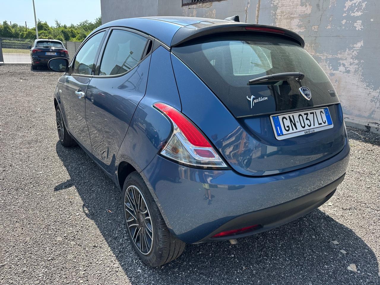 Lancia Ypsilon 1.0 FireFly 5 porte S&S Hybrid Silver
