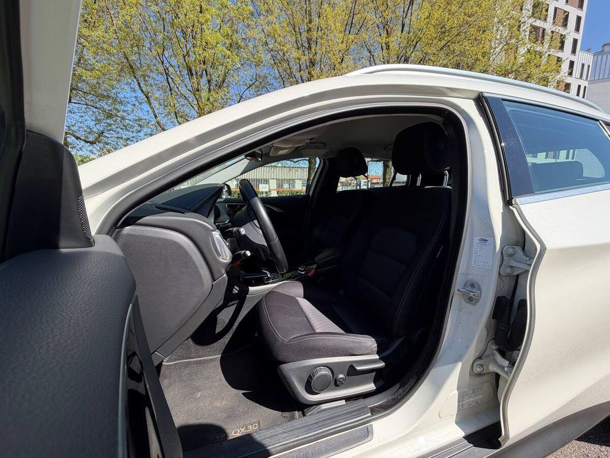 Infiniti QX30 2.2d Premium awd dct