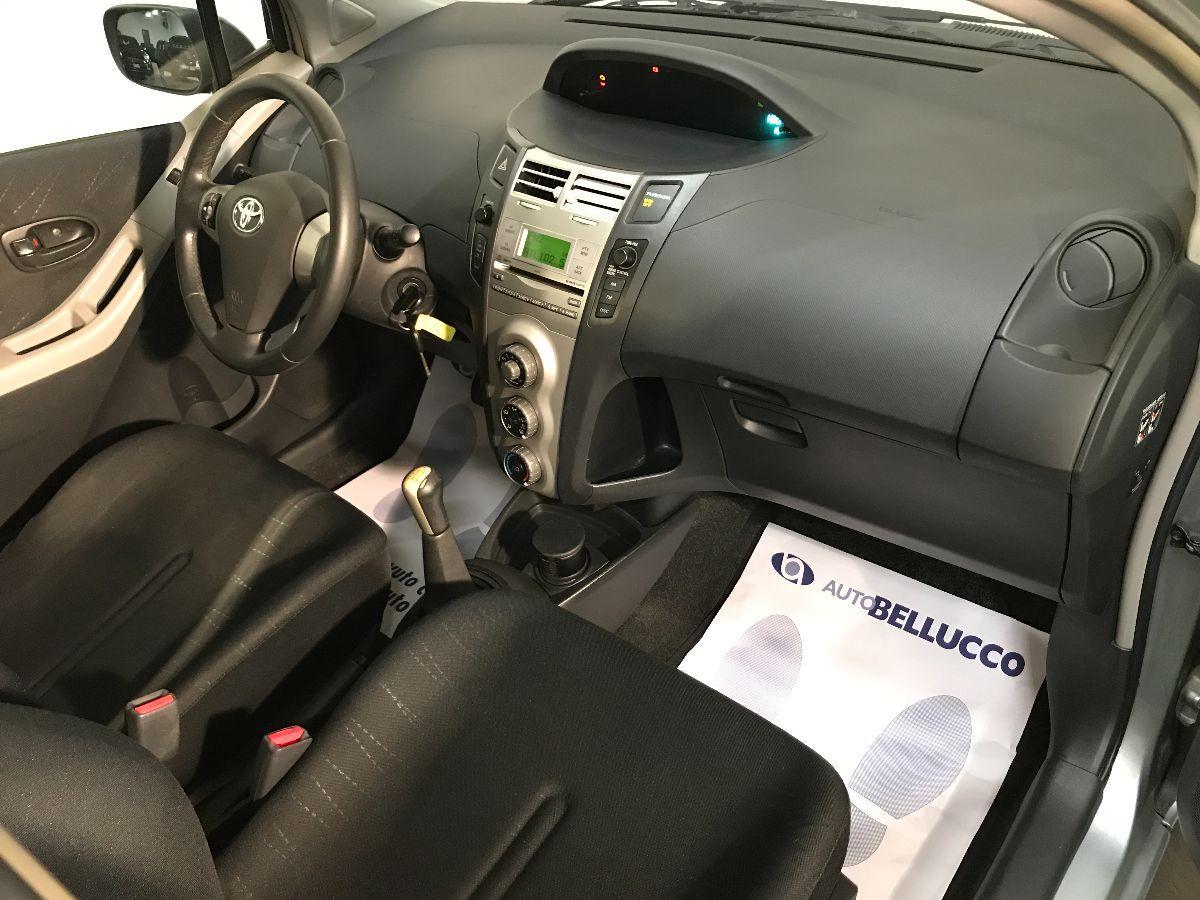 TOYOTA Yaris 1.0 5p. Sol