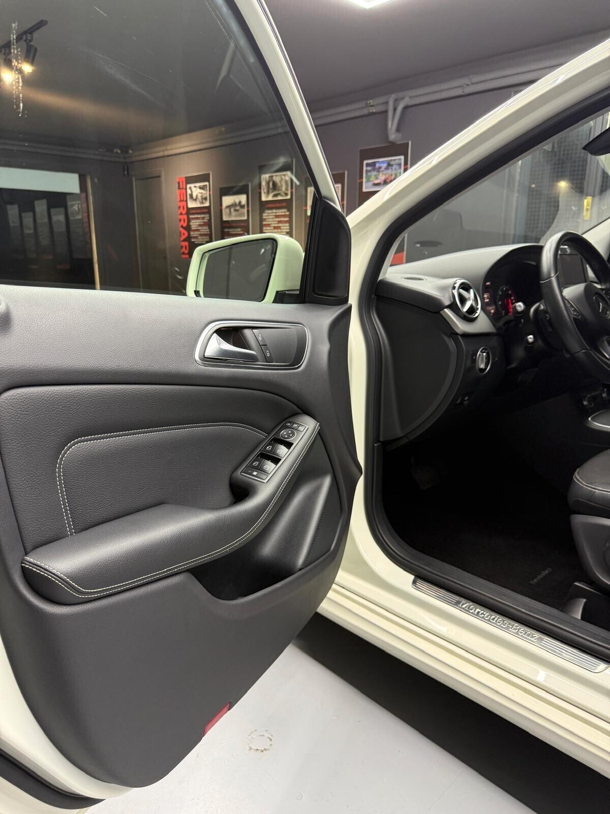 Mercedes-benz B 200 CDI 4Matic Automatic Premium