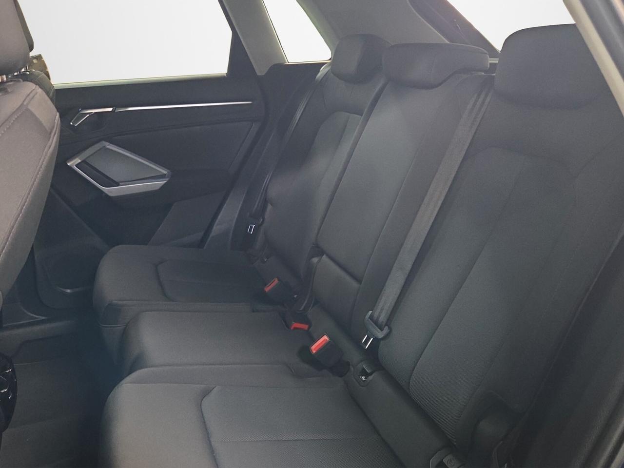 Audi Q3 45 TFSI e S tronic Business