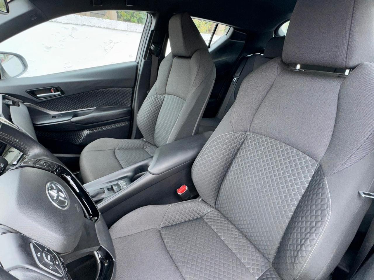 Toyota C-HR 1.8 Hybrid E-CVT Business