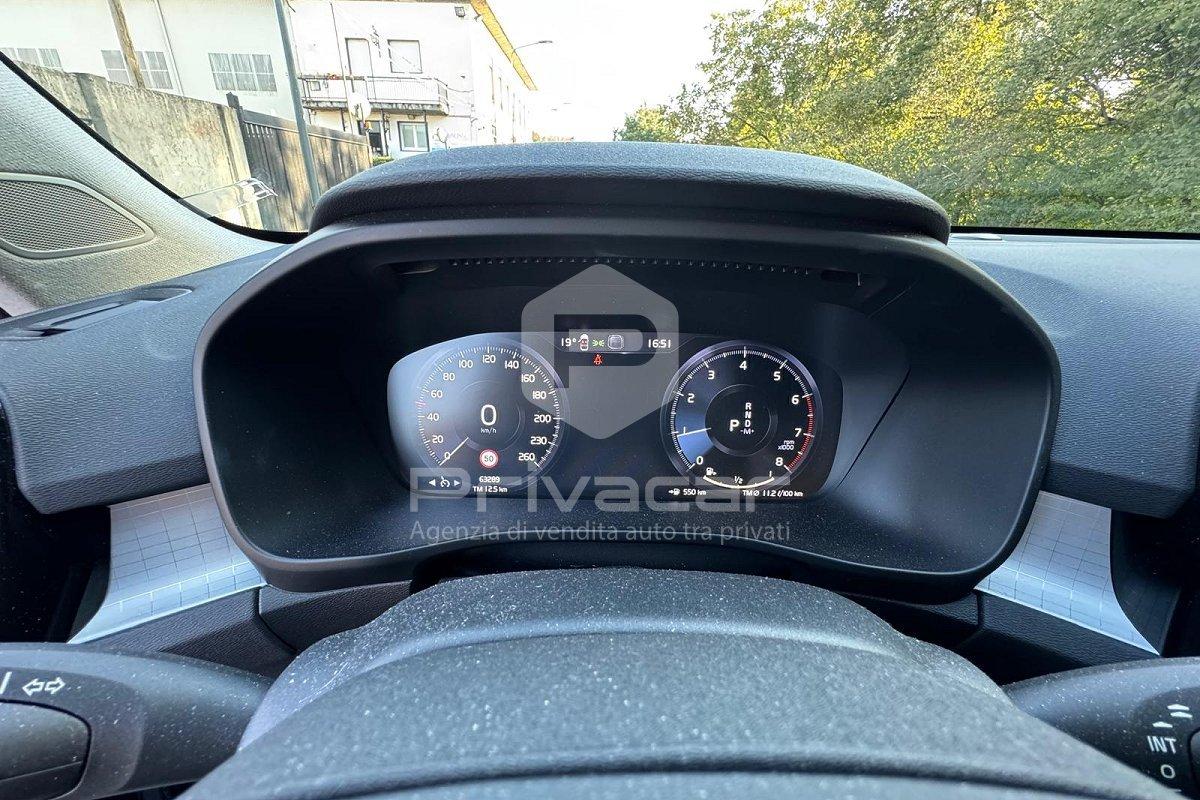 VOLVO XC40 T2 Geartronic Momentum Pro