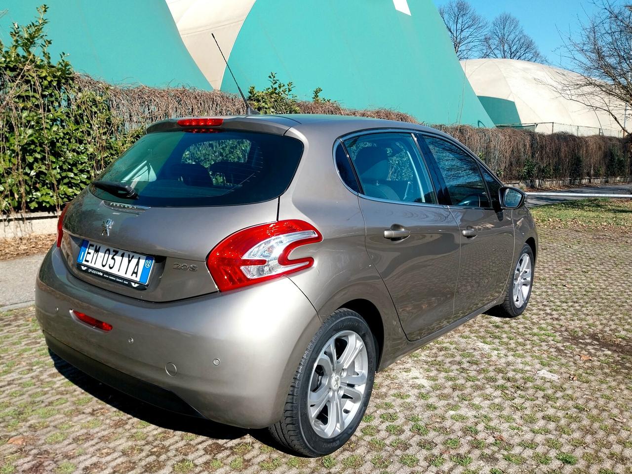 Peugeot 208 1.2 VTi 82 CV 5 porte Allure