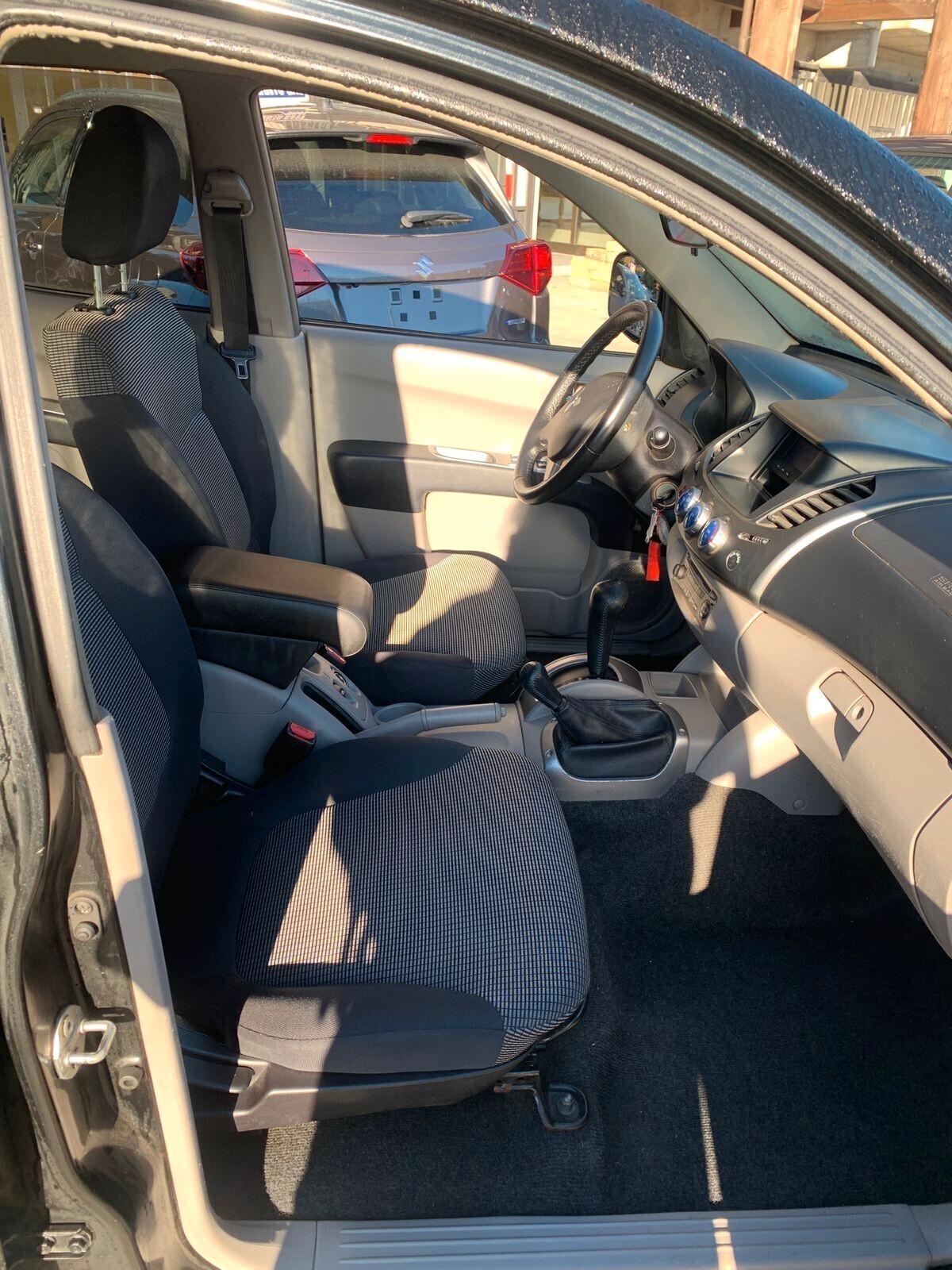 Mitsubishi L200 doppia cabina-5 posti-130000 km-gancio traino- full gls targhet-copricassone