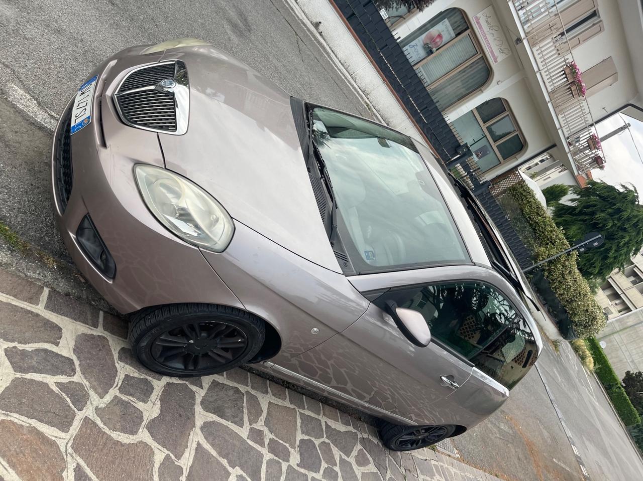 Lancia Ypsilon 1.4 Platino Ecochic GPL