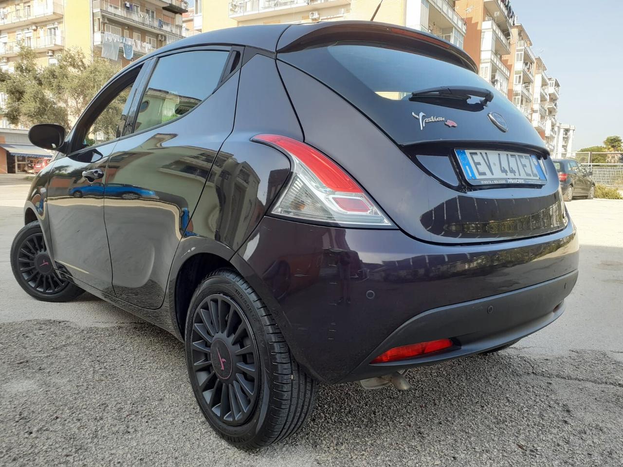 Lancia Ypsilon 1.2 69 CV 5 porte S&S Platinum