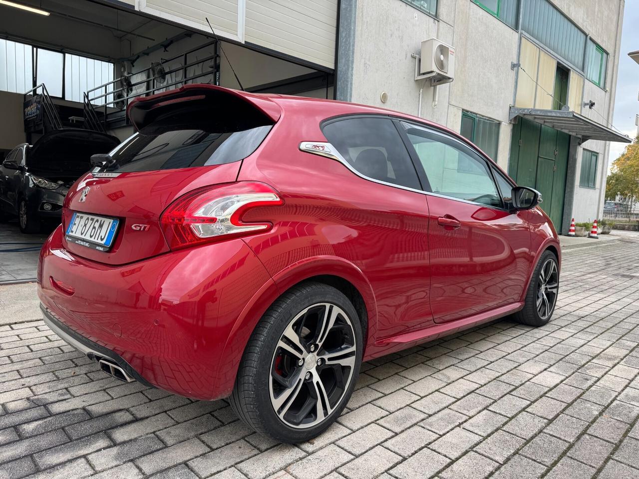 Peugeot 208 1.6 THP 200 CV 3 porte GTi