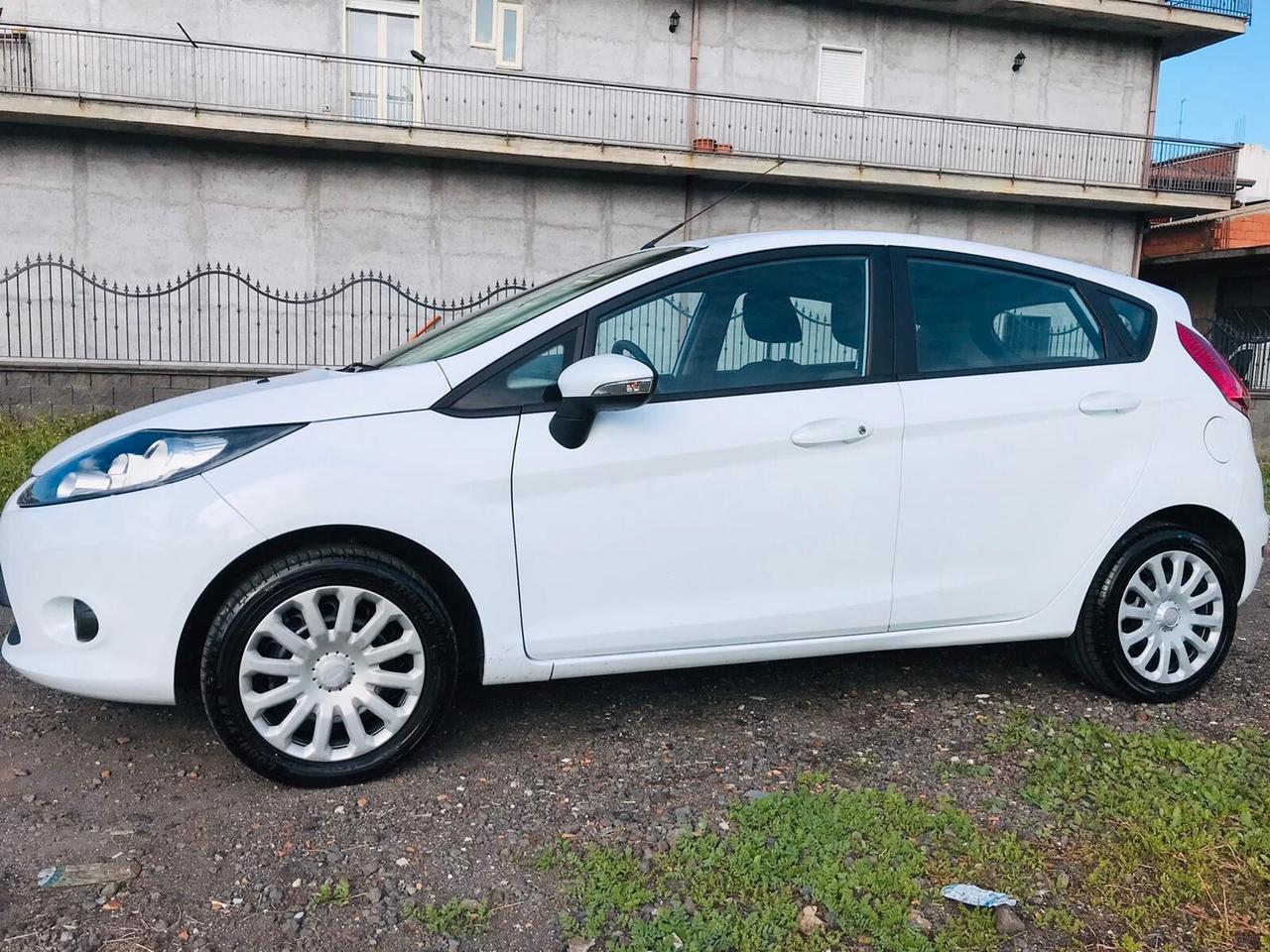 Ford Fiesta 1.4TDCI NEOPATENTATI CHIAMA