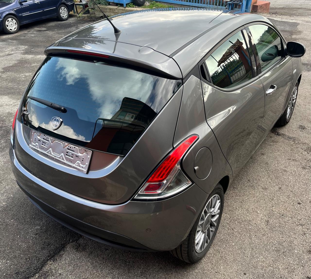 Lancia Ypsilon 1.2 69 CV 5 porte Gold-km 83000-