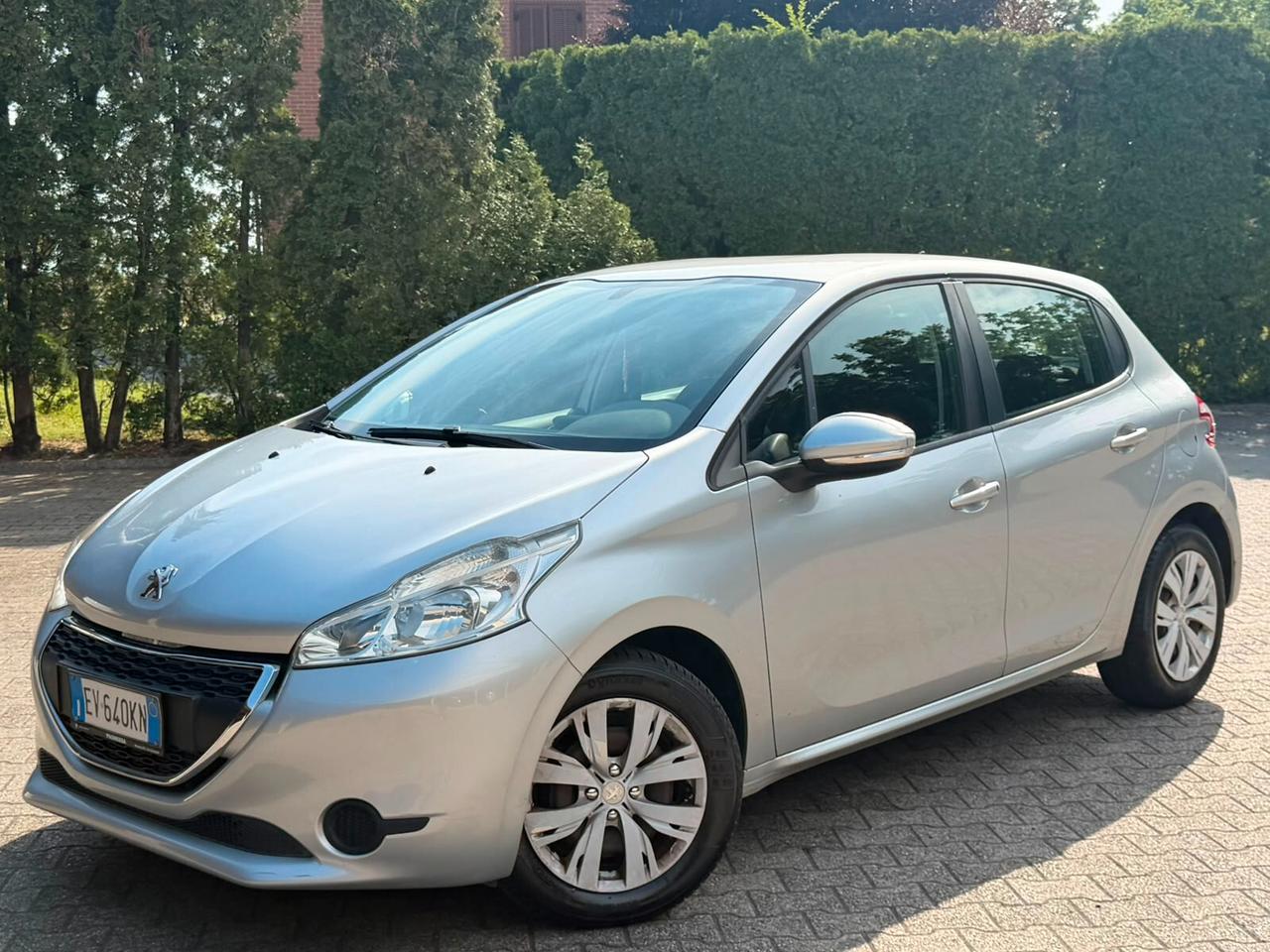 Peugeot 208 1.4 HDi 68 CV 5 porte Allure