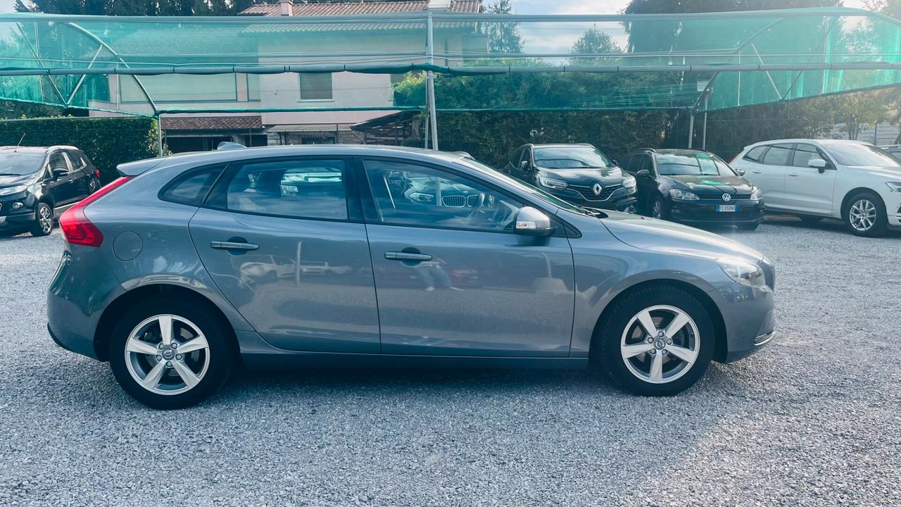 Volvo V40 D2