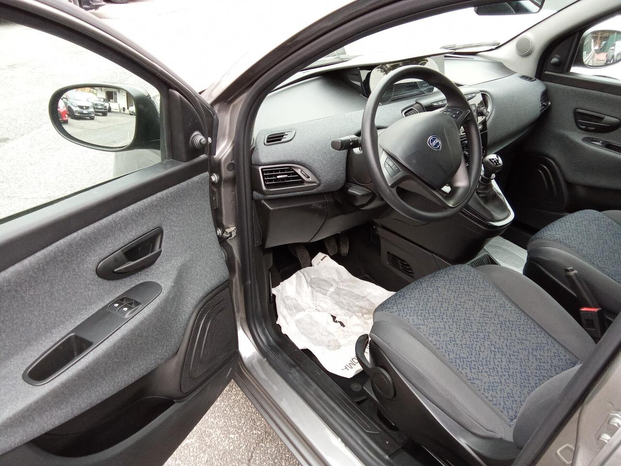 Lancia Ypsilon 1.0 FireFly 5 porte S&S Hybryd Gold