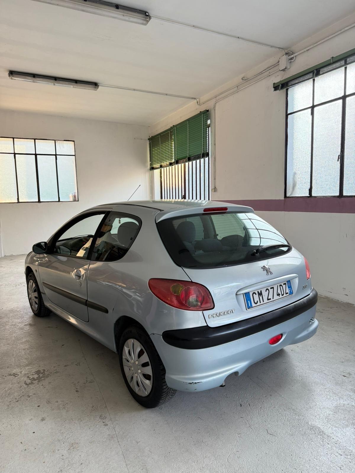 Peugeot 206 1.1 5p. XT