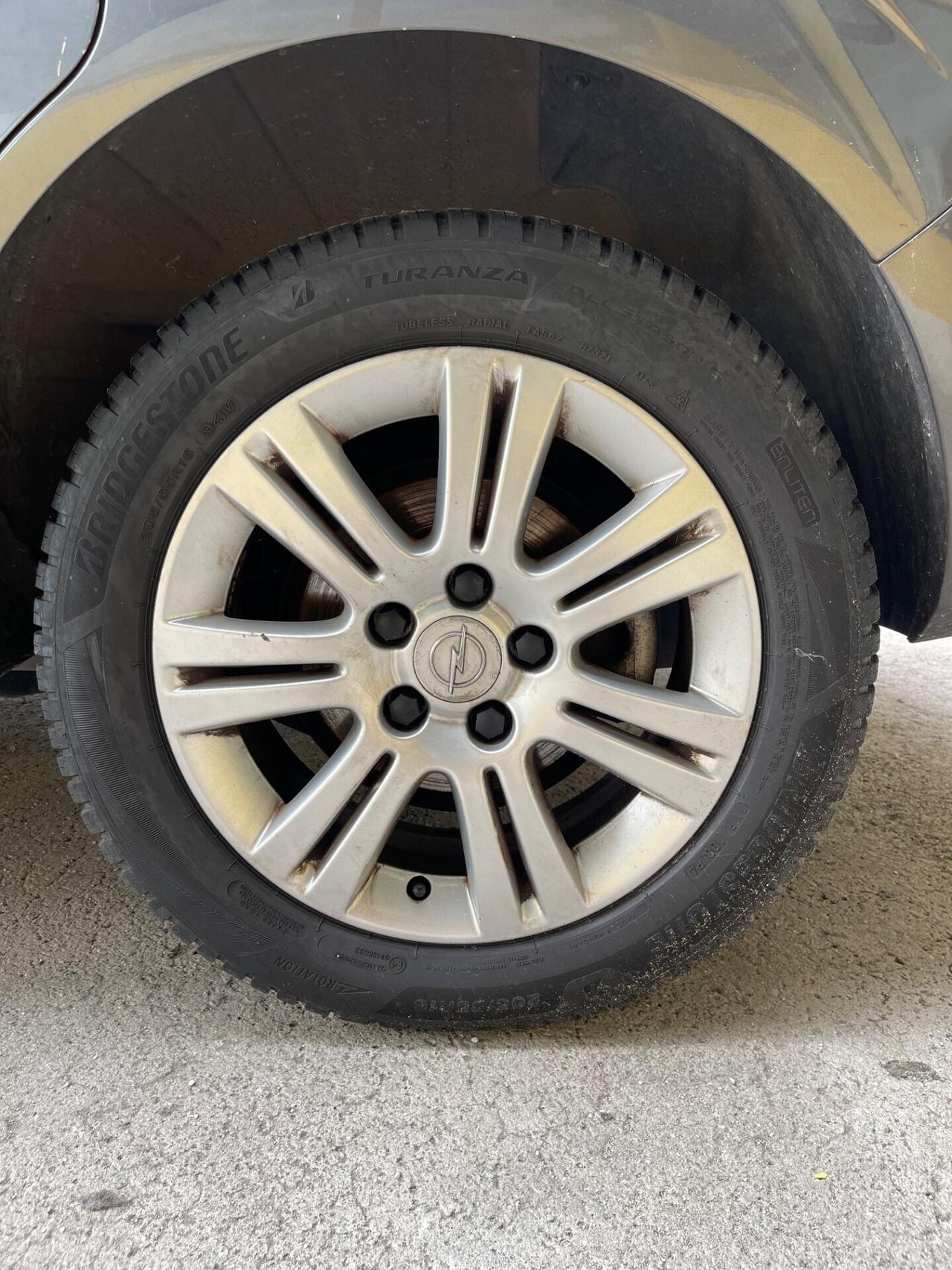 Opel Zafira 7POSTI 1.6T met 110kw Cosmo UNIPROP