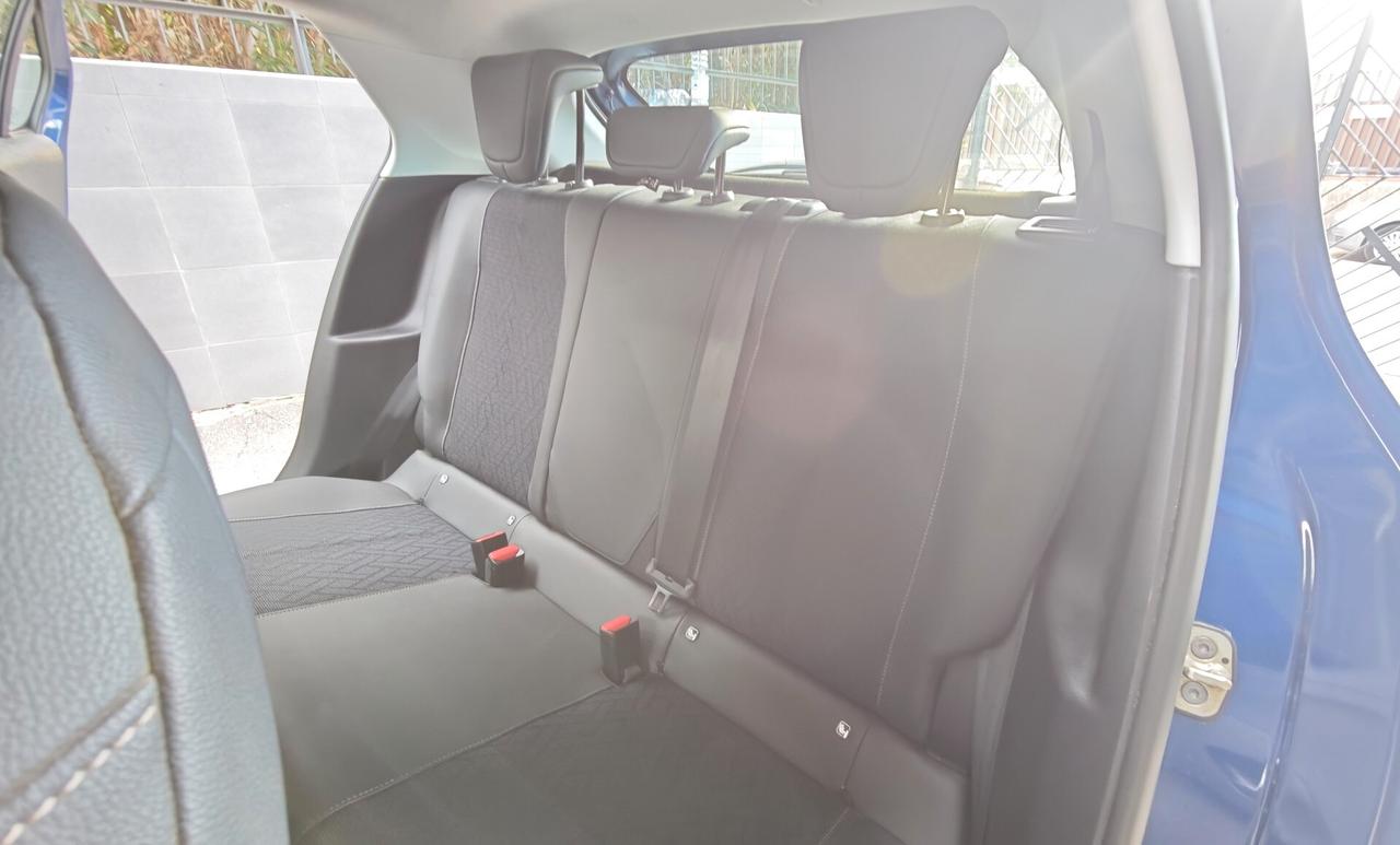 Pari a nuova Opel Corsa 1.2 100 CV Edition