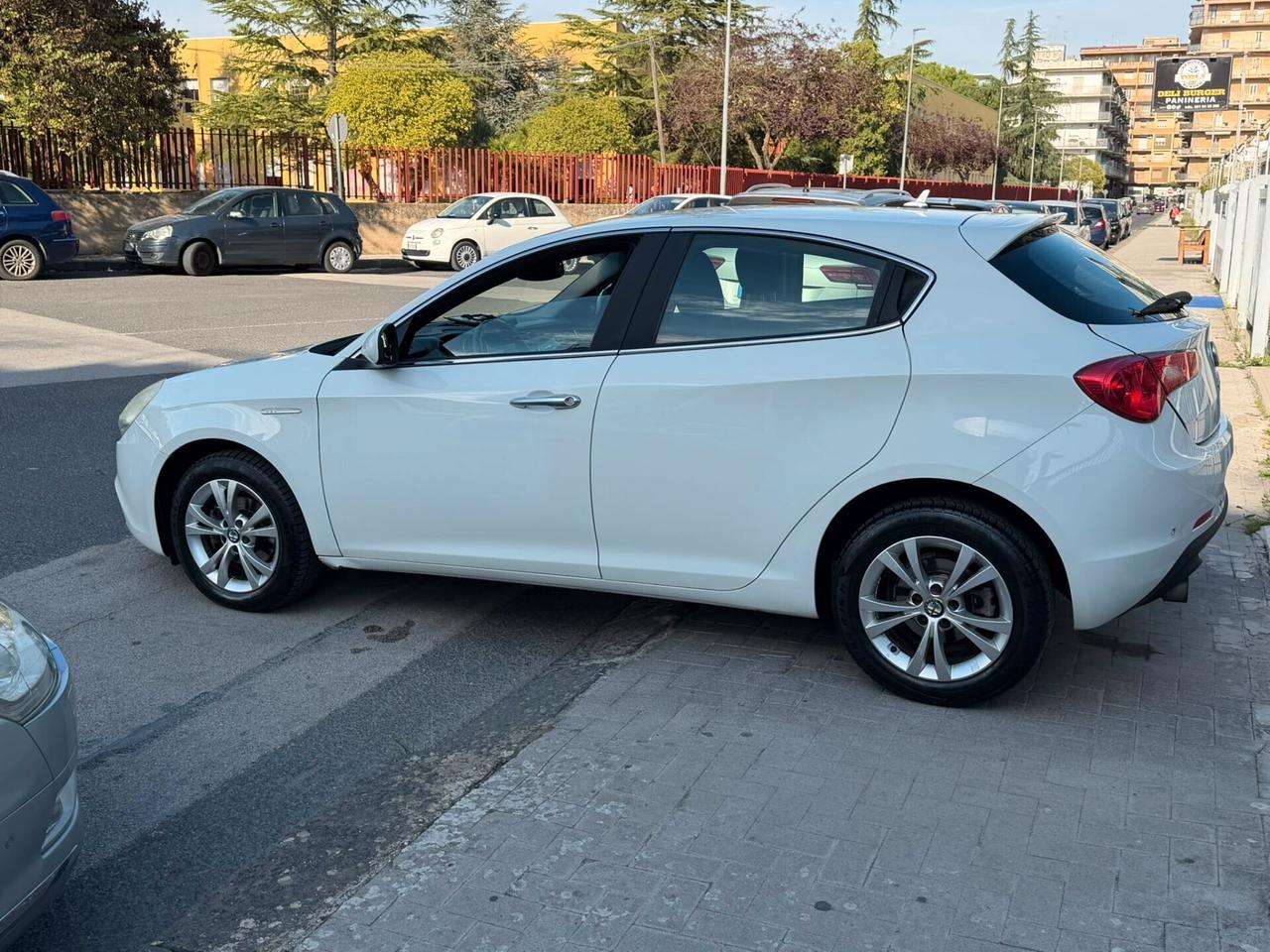 Alfa Romeo Giulietta 1.6 JTDm-2 105 CV Distinctive