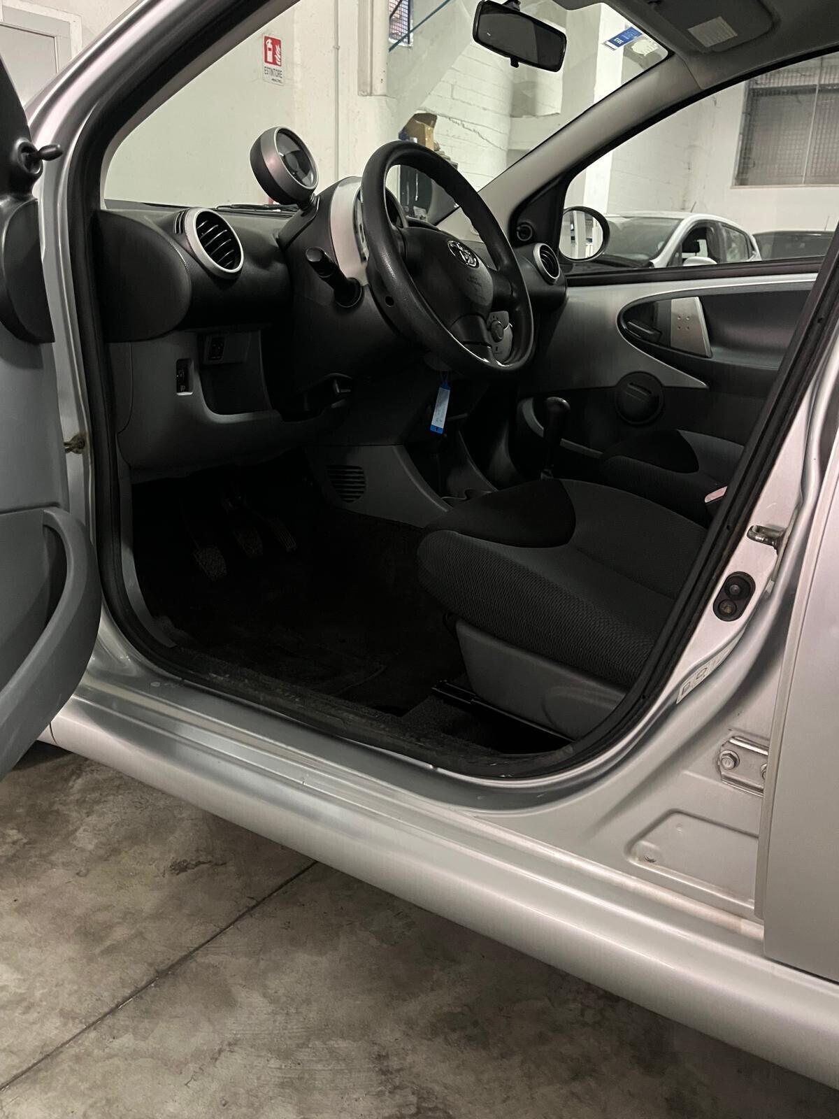 Toyota Aygo 1.0 12V VVT-i 5 porte Sol