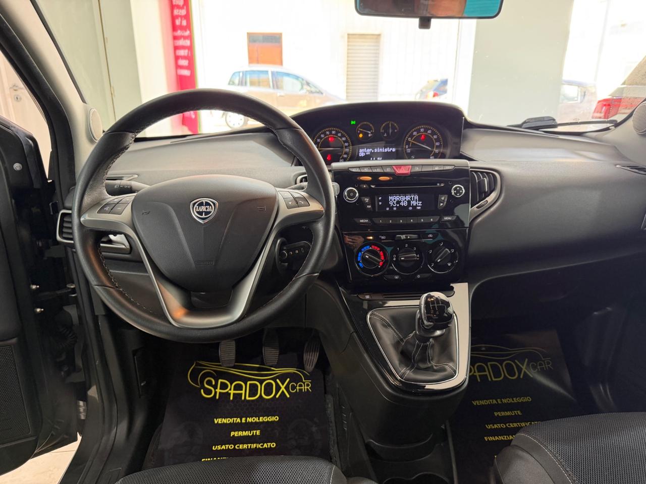 LANCIA YPSILON 1.2 BENZINA MOMO DESIGN S