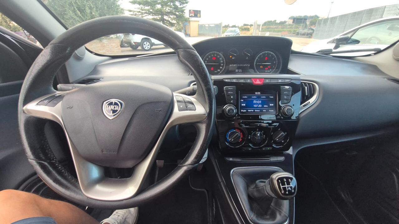 Lancia Ypsilon 1.2 69 CV 5 porte Platinum