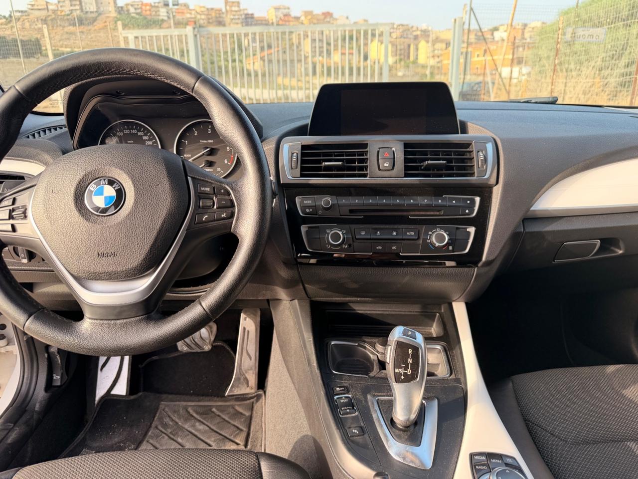 Bmw 118 118d 5p. Sport 2015 fari uxeno navigatore