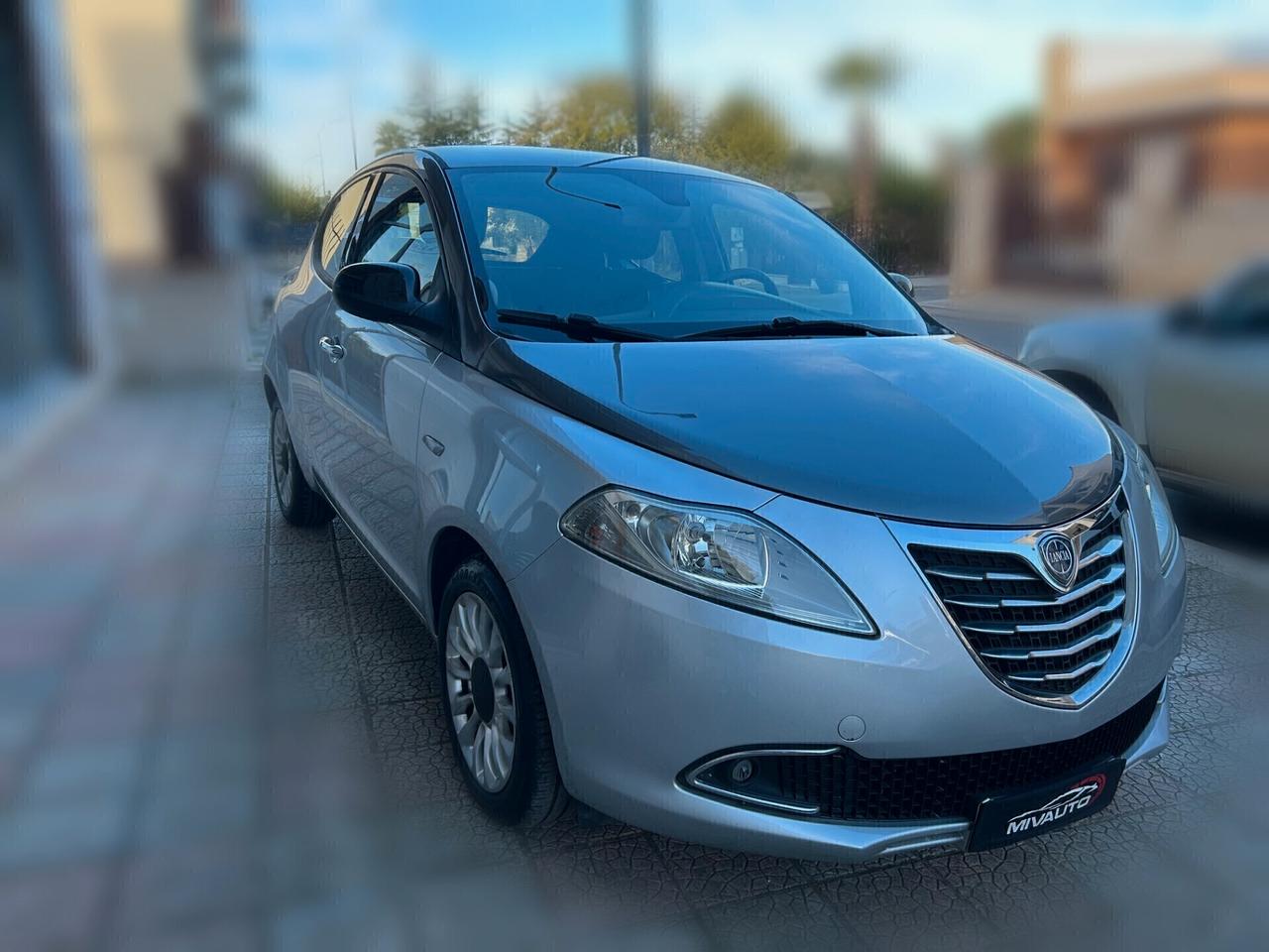 Lancia Ypsilon 0.9 TwinAir 85 CV 5 porte S&S Platinum