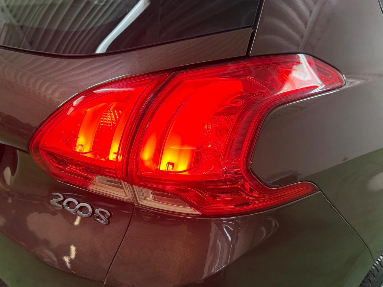 Peugeot 2008 1.2 VTi 82CV Allure