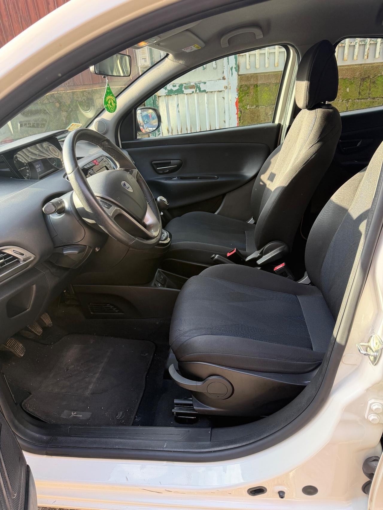 Lancia Ypsilon 1.2 69 CV 5 porte S&S Platinum