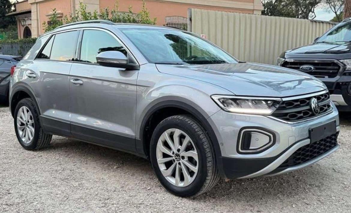 VOLKSWAGEN T ROC BENZINA AUTO A NOLEGGIO