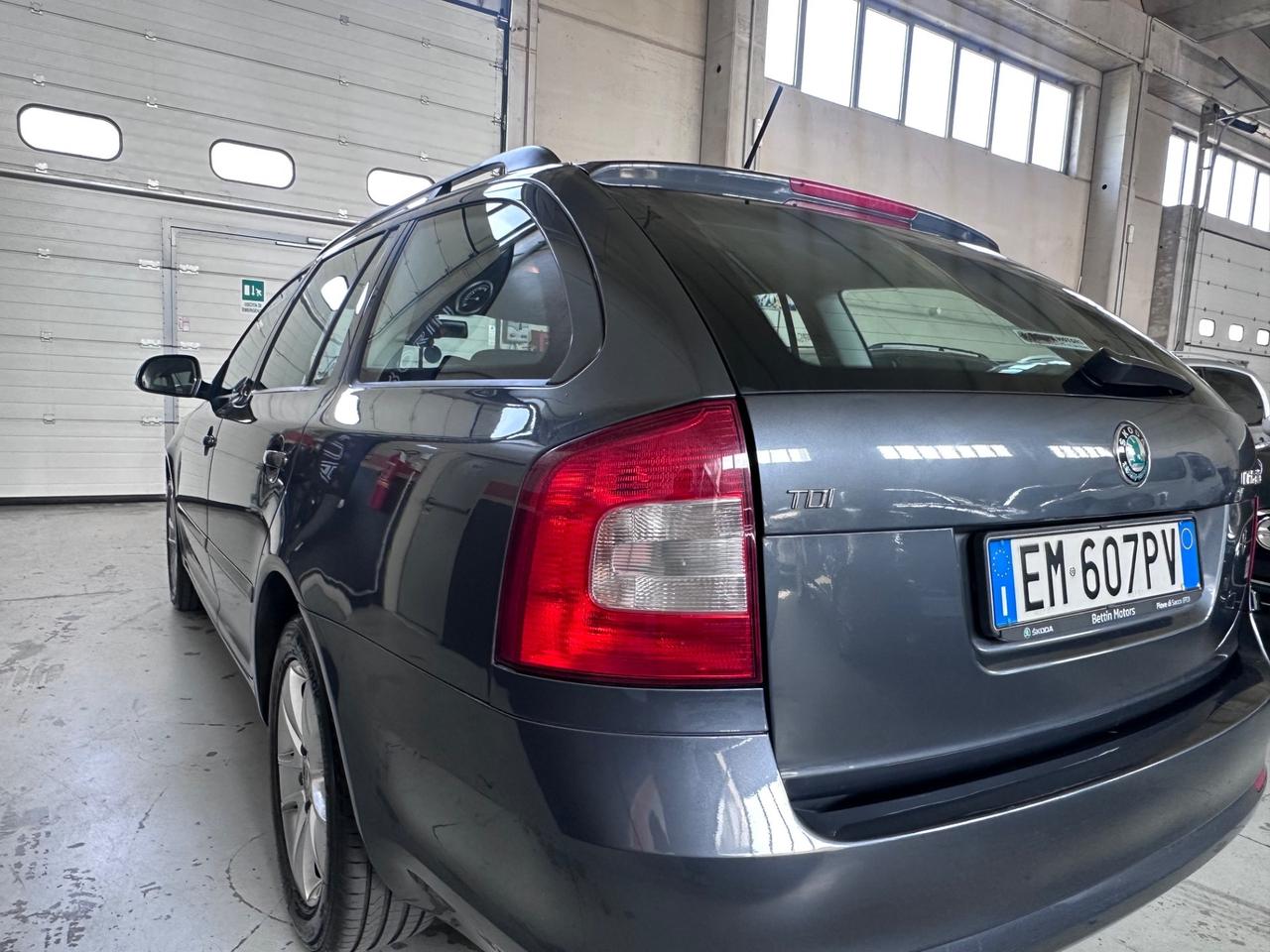Skoda Octavia 1.6 TDI CR F.AP. Wagon Elegance