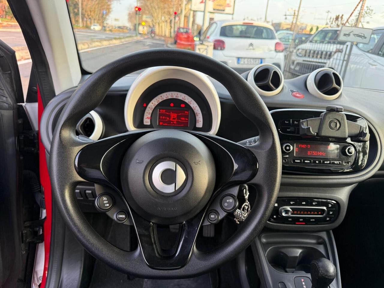 Smart ForTwo 1.0 71cv Coupe Clima cambio Auto fari nuovi