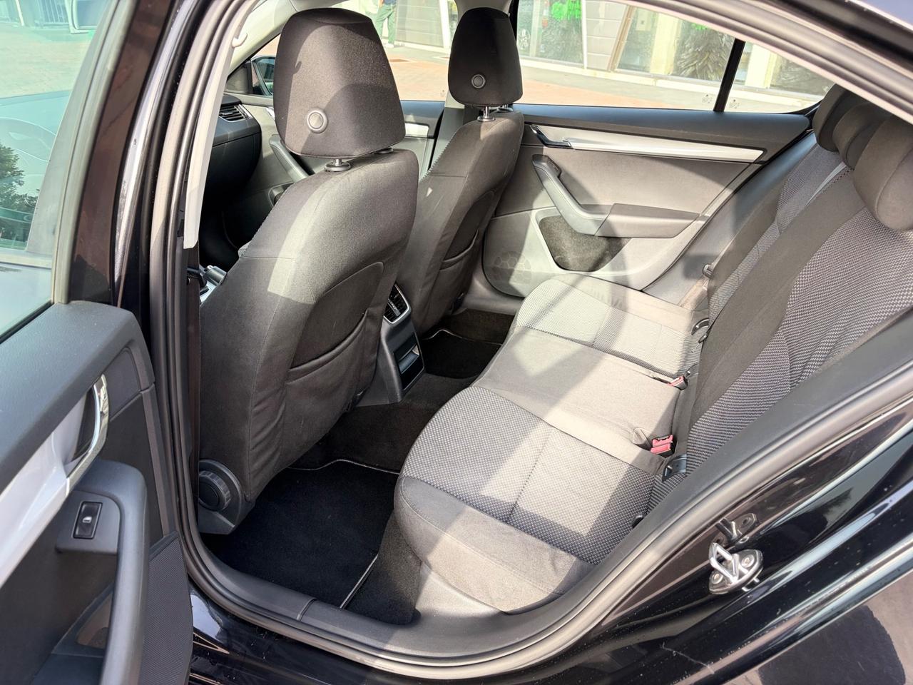 Skoda Octavia 1.6 TDI 2013 Elegance BERLINA