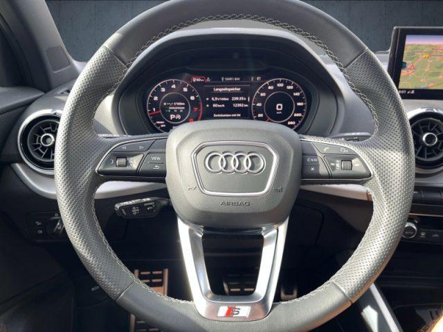 AUDI Q2 35 TFSI S tronic Identity Black