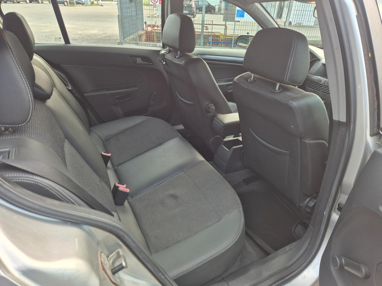 Opel Astra 1.6 16V Twinport 5 porte Cosmo