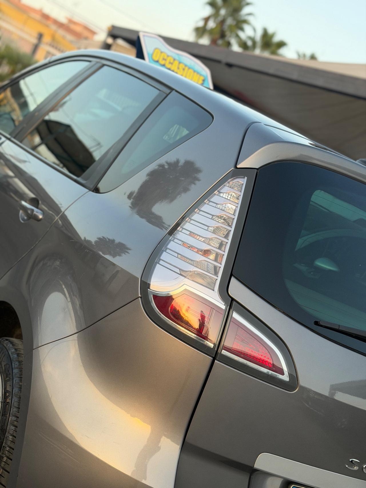 Renault SCENIC 1.5 dCi 110CV 2015 - TOM TOM