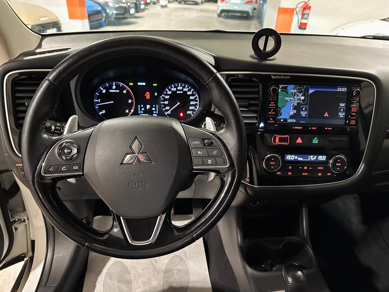 Mitsubishi Outlander 2.2 DI-D 4WD Instyle 7 POSTI-TETTO-TAGLIANDI UFFICIALI