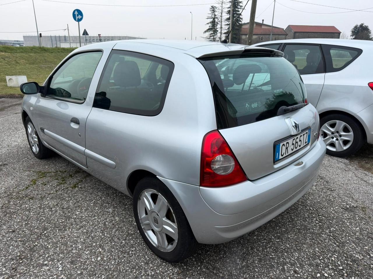 NEOPATENTATI clio 1500 DIESEL ottime condizioni