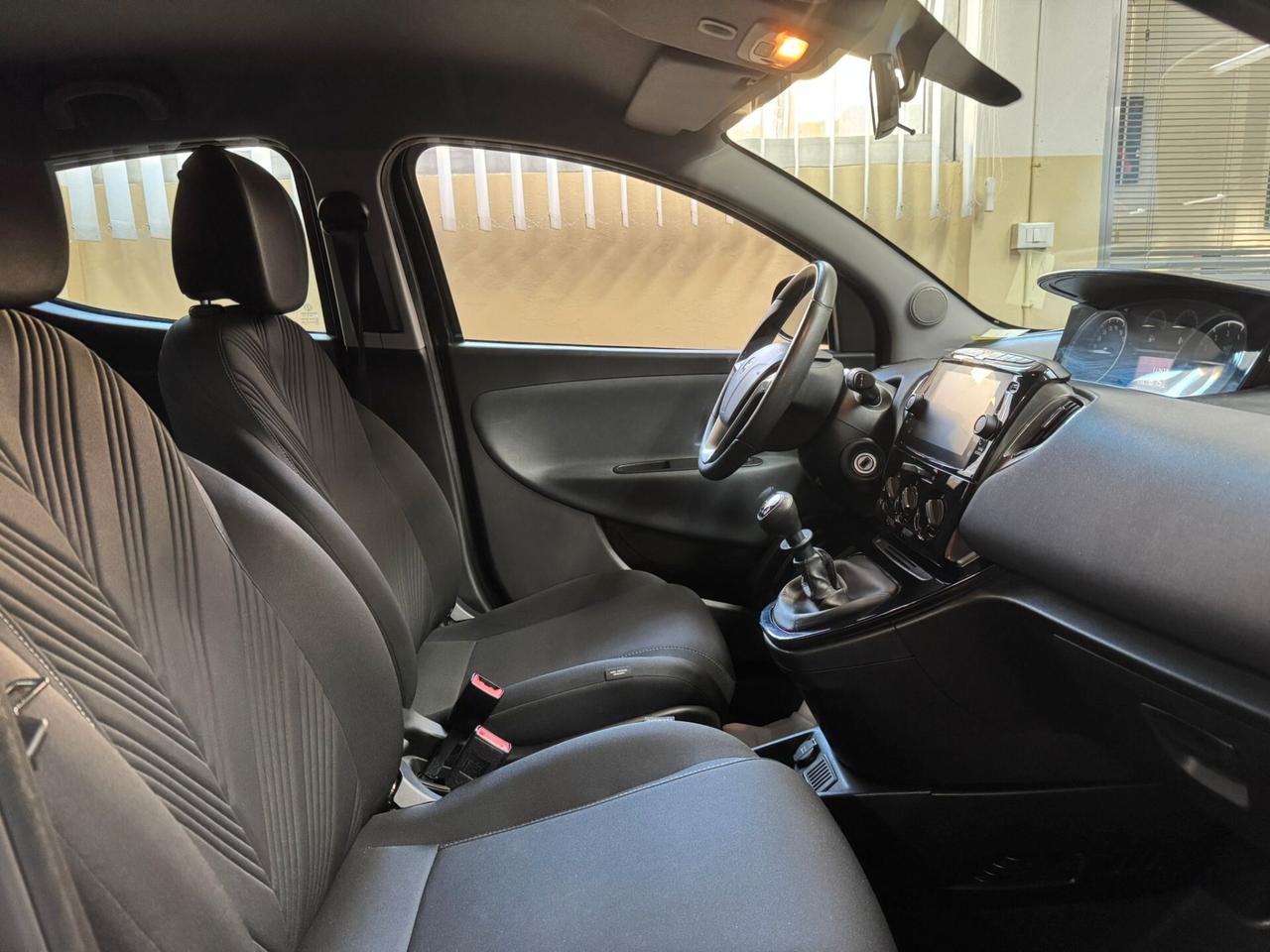 Lancia Ypsilon 1.0 FireFly 5 porte S&S Hybrid Ecochic Gold