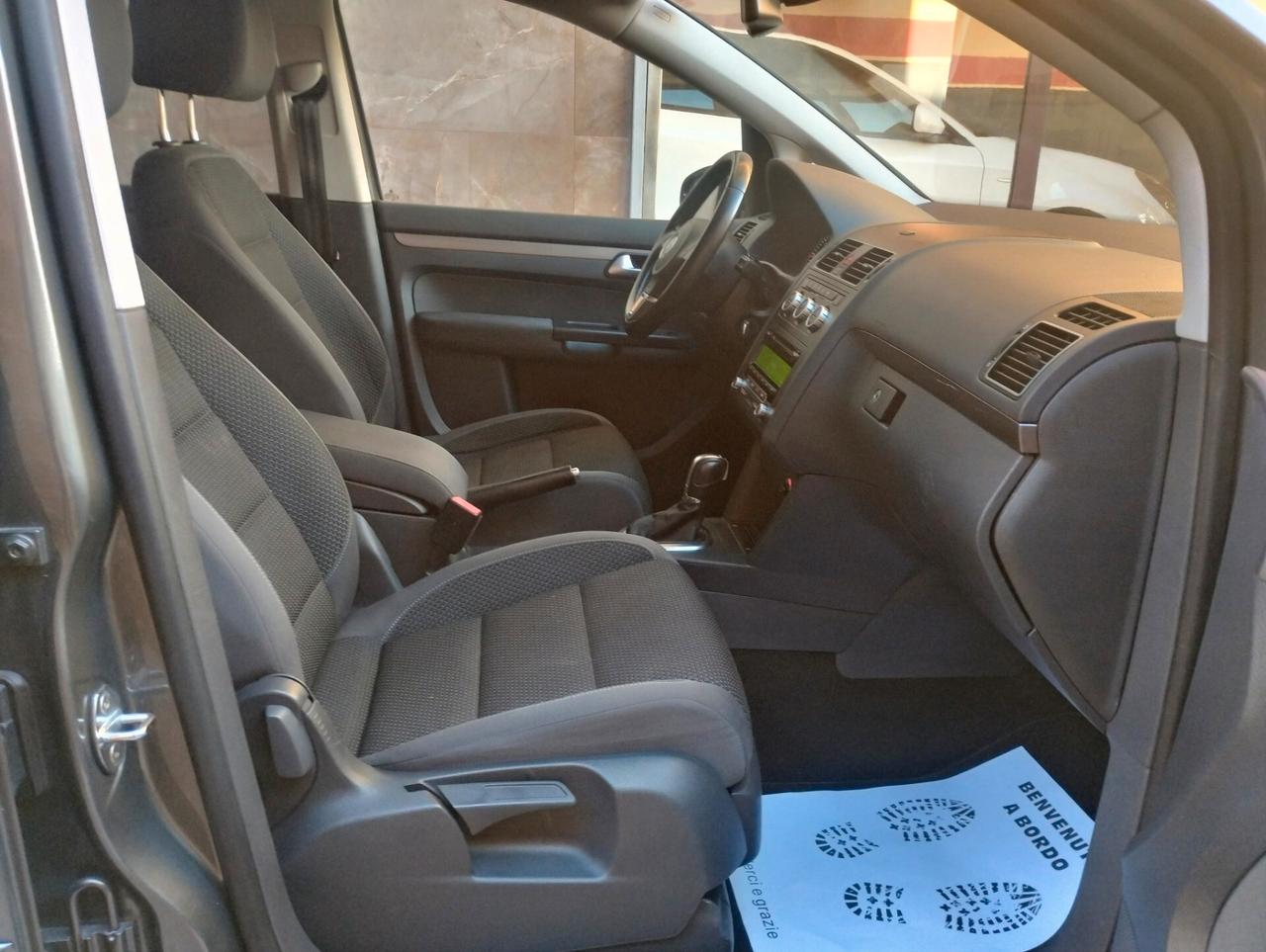 Volkswagen Touran Business 1.6 TDI DSG Comfortline