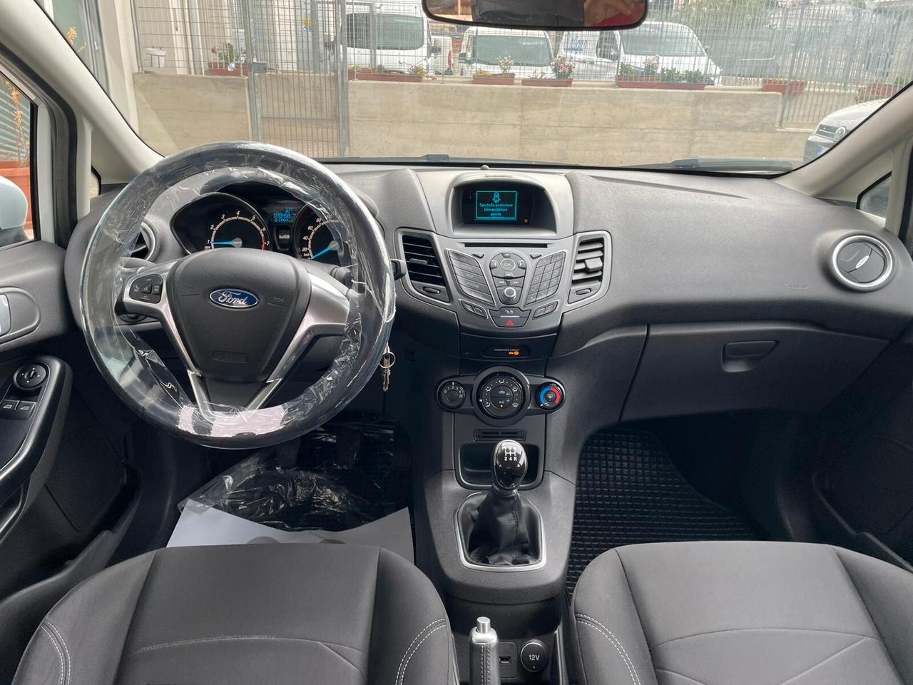 Ford Fiesta 1.2 5 porte Black & White Edition neopatentati