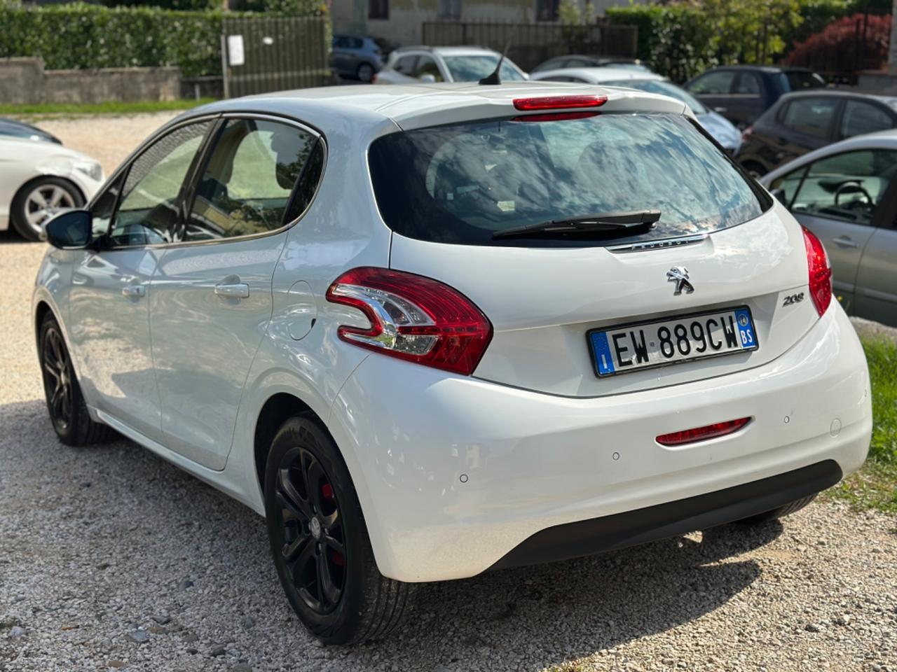 Peugeot 208 1.4 HDi 68 CV 5P ALLURE NEOPAT KMCERT