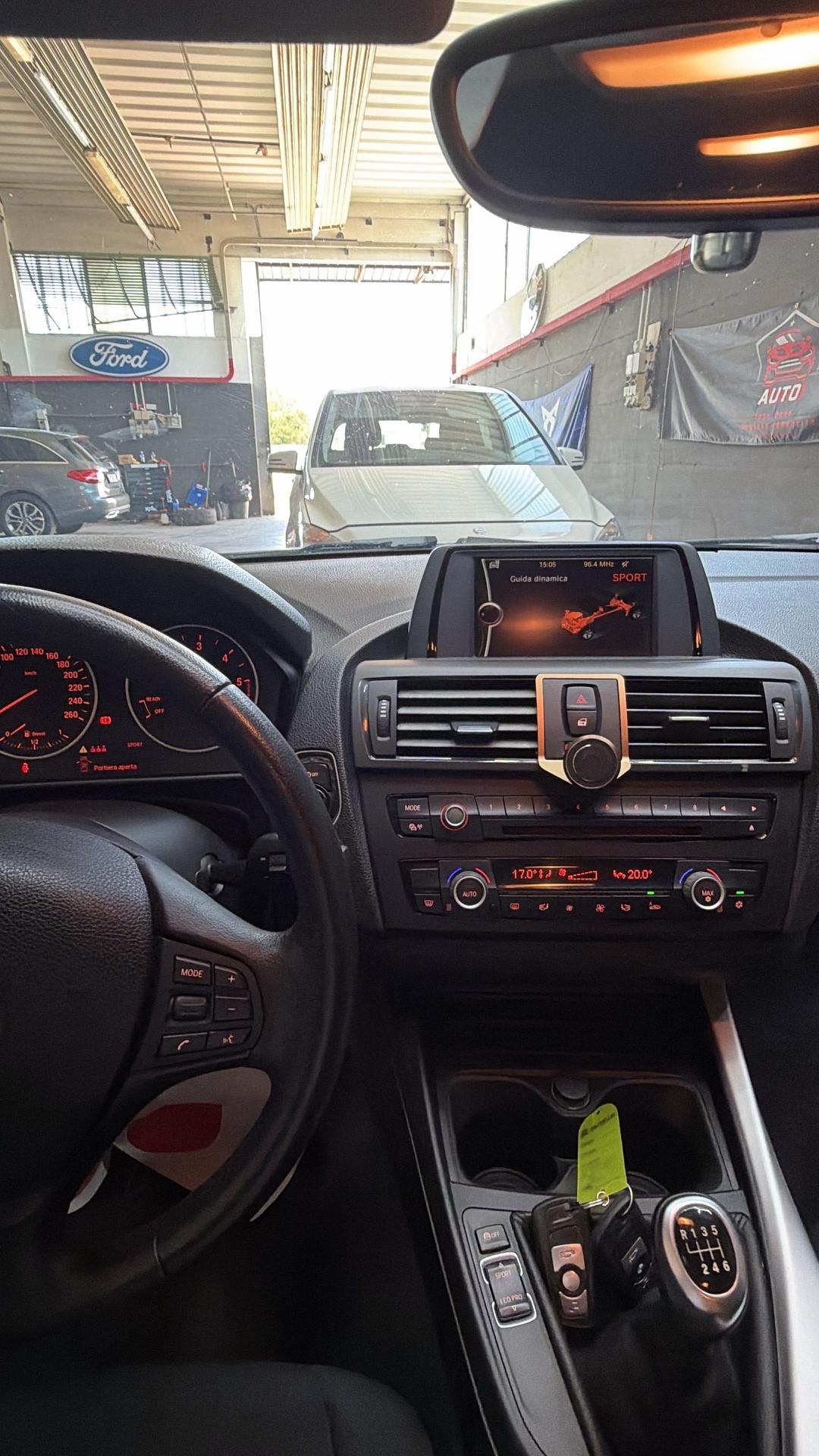 Bmw 118 118d 5p. Urban